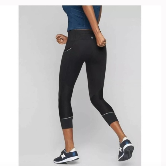 Athleta Relay Capri Cropped Yoga Leggings in black size XS - Picture 1 of 6